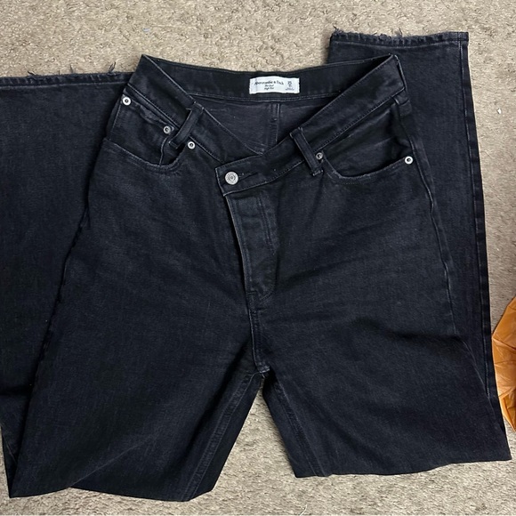 Poshmark Denim - Poshmark Abercrombie “the Dad” high rise jeans in Black